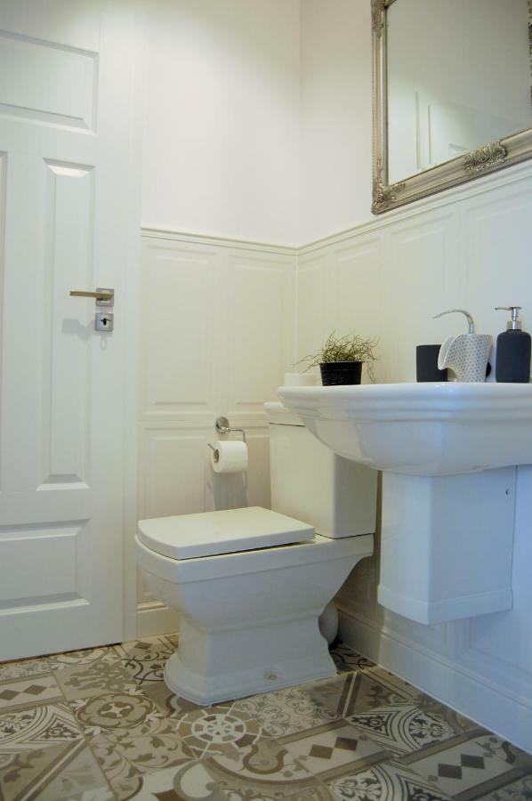 Gray Apartment Келце Екстериор снимка